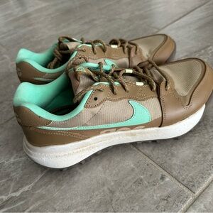Nike ACG Lowcate Sneakers – Limestone/Green Glow – Size 8.5